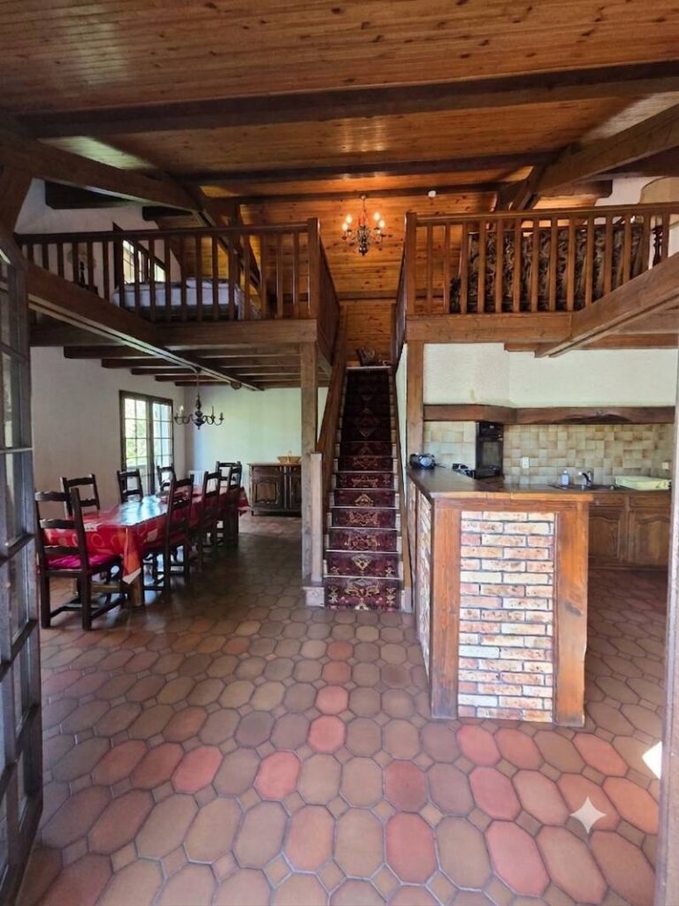location chalet salle a manger escalier